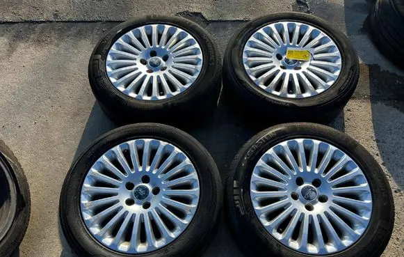 Ford Focus R16 alloy rim 
