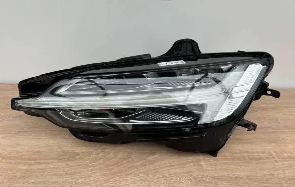 Volvo S60 Headlight/headlamp 32228815