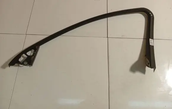 Opel Insignia A Front door glass trim molding 360583280