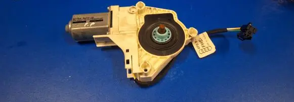 Audi A5 8T 8F Front door window regulator motor 8K0959802A 1101965575200
