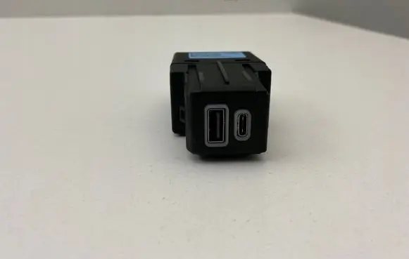 Jeep Compass USB socket connector 68480124AB