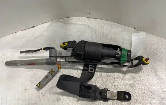 Volvo S60 Front seatbelt