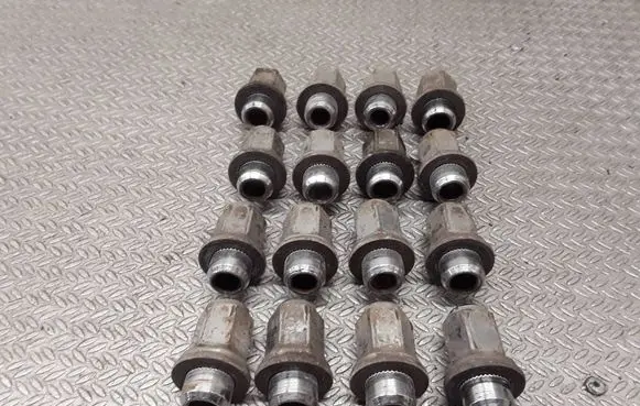 Toyota Corolla Verso E121 Nuts/bolts 