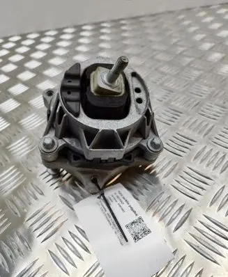 BMW 4 F32 F33 Engine mount bracket 6859412