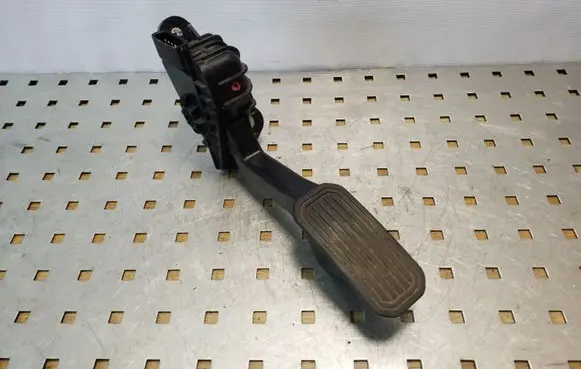 Toyota Land Cruiser (J120) Accelerator throttle pedal 7812060350 1988003020