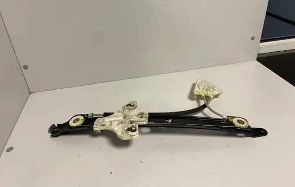 Seat Toledo III (5P) Rear window lifting mechanism without motor 5P0839401