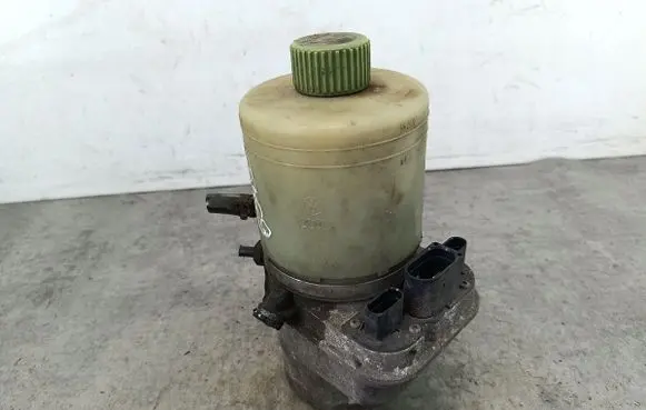 Volkswagen Polo Power steering pump