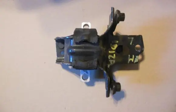 Audi A1 Engine mounting bracket