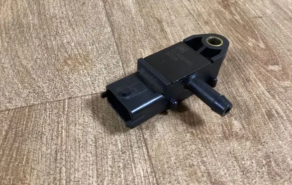 Opel Insignia A Exhaust gas pressure sensor 55566186 0728
