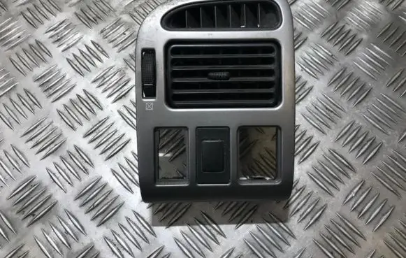 Toyota Avensis T220 Dash center air vent grill 5566120220 55661-20220