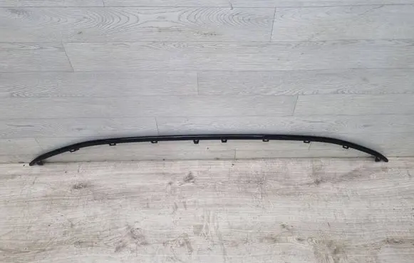 Front bumper splitter molding