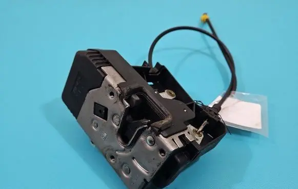 Renault Trafic II (X83) Front door lock 8200008260 IMPRK1499355