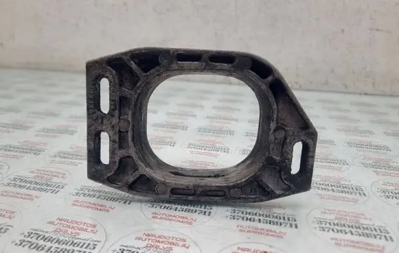 Volkswagen PASSAT B5 Engine mounting bracket 8D0199335P