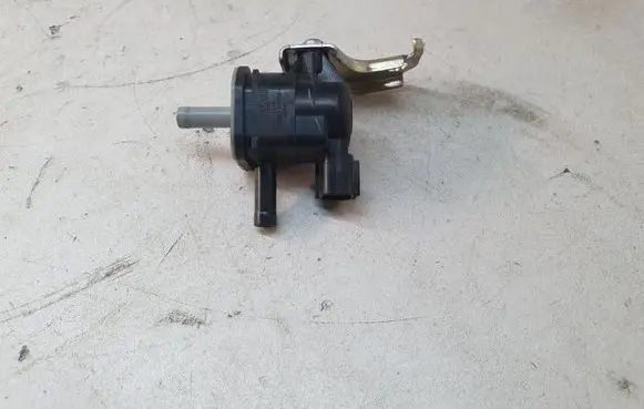 Toyota Auris E180 Vacuum valve 9091012276