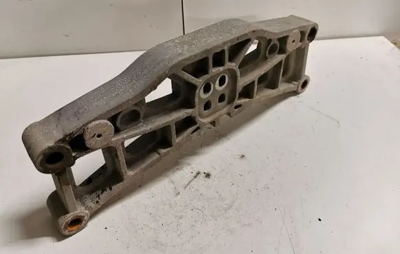 Dodge Challenger Gearbox mounting bracket