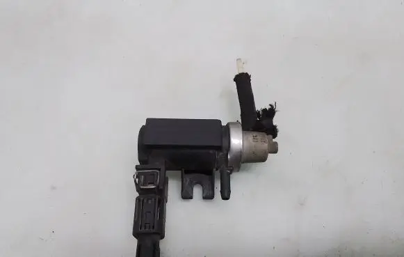 Volkswagen PASSAT B5 Turbo solenoid valve 1H0906627