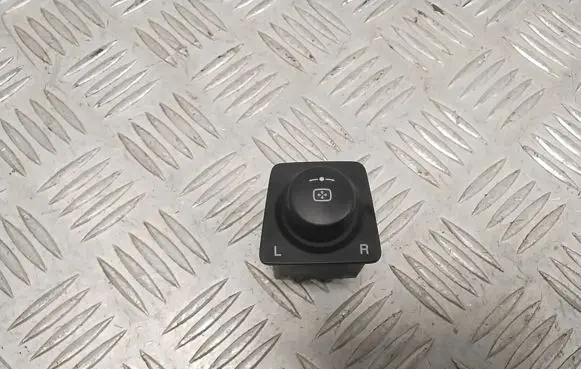 Wing mirror switch