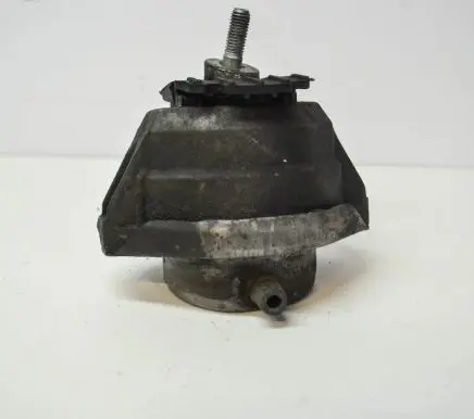 BMW 5 E60 E61 Engine mount bracket 6769874