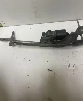 KIA Soul Front wiper linkage and motor 981102K000
