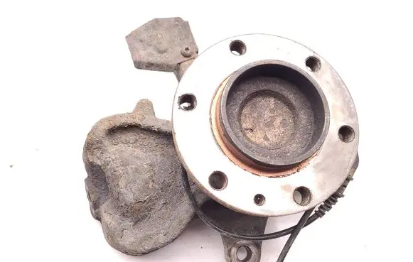 Front wheel hub
