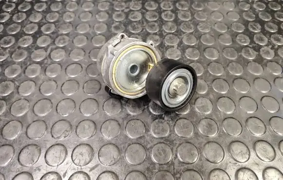 Citroen C4 II Alternator belt tensioner 
