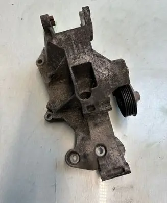 Volkswagen PASSAT B5.5 Generator/alternator bracket 038903143AE