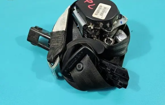 Volkswagen Golf VI Front seatbelt 617971300A IMPRK1438911