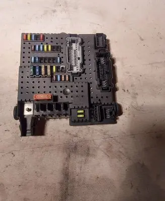 Volvo XC90 Fuse module 28017881