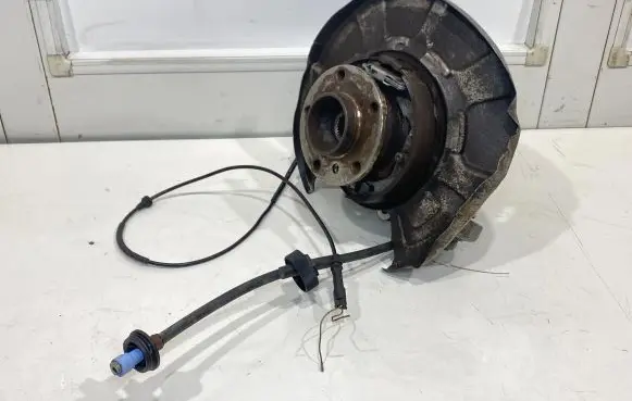 BMW X5 E70 Rear wheel hub 6770984 A8560
