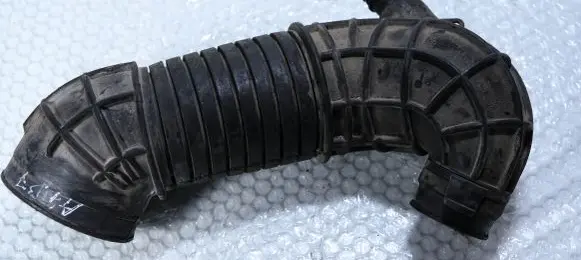 Audi A4 S4 B7 8E 8H Air intake hose/pipe 8E0129615J