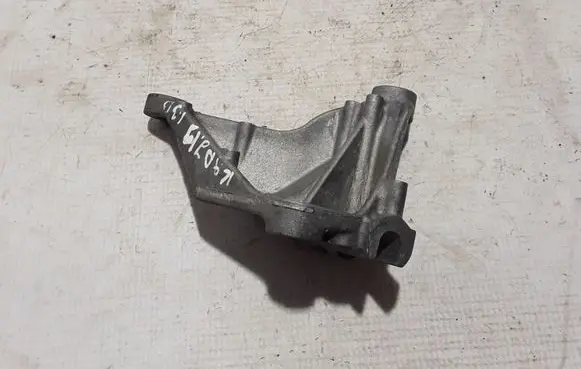 Renault Kadjar A/C compressor mount bracket 117107507R