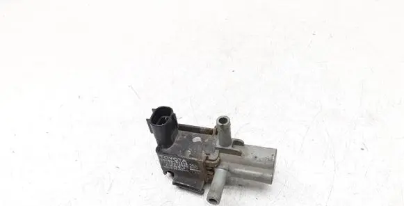 Toyota Corolla E120 E130 Vacuum valve 9008091218 1362002580