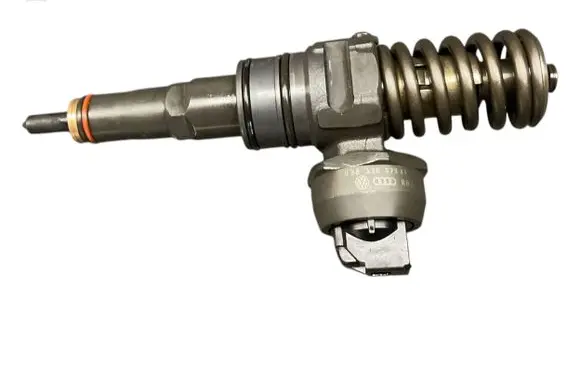 Volkswagen Golf V Fuel injector 038130073AG 0414720215