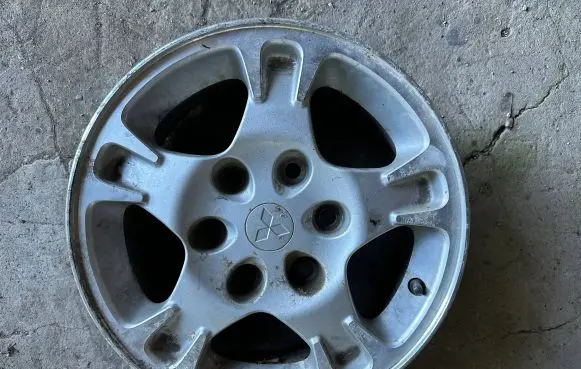 Mitsubishi Pajero R17 alloy rim MR347070 MB816391