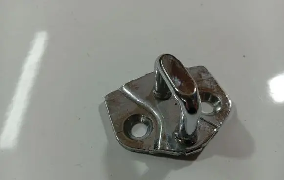 BMW 7 E65 E66 Front door lock loop/hook striker 8240573