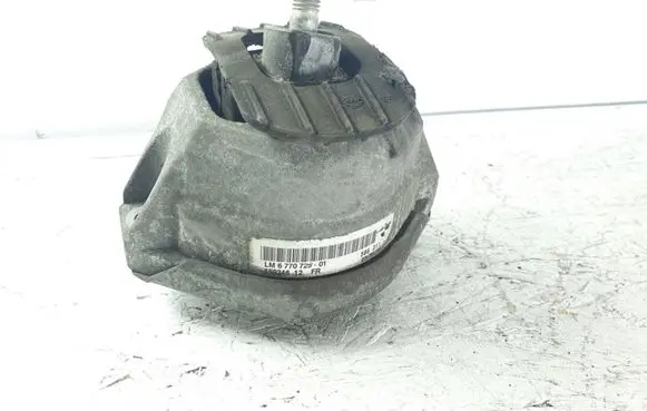 BMW 5 E60 E61 Engine mount bracket 6770725 LM677072501 15934612