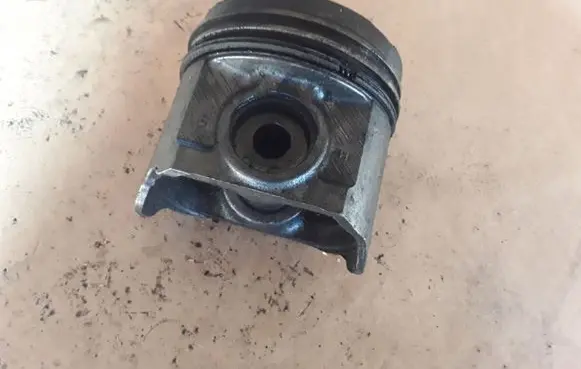 Nissan X-Trail T30 Piston NOCODE
