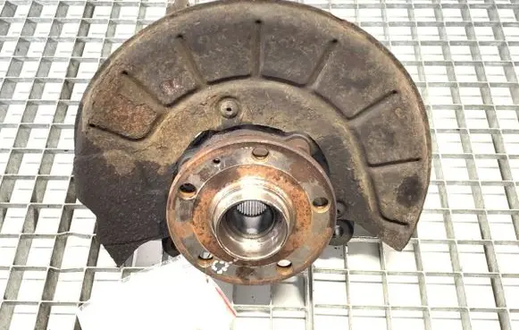 Volkswagen Touran I Front wheel hub spindle knuckle