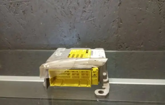 Toyota Corolla E120 E130 Airbag control unit/module 8917002510 211082108