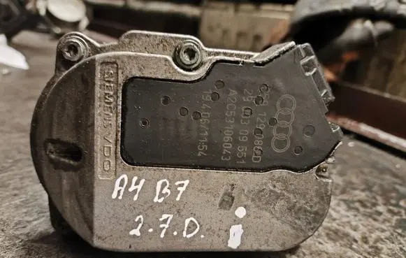 Audi A4 S4 B7 8E 8H Intake manifold valve actuator/motor 059129086D A2C53106043