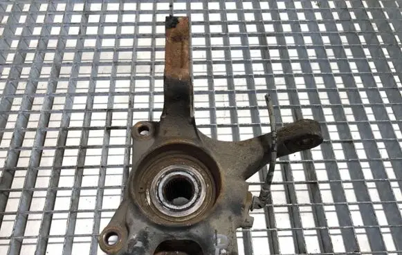 Hyundai Tucson JM Front wheel hub spindle knuckle 