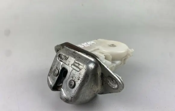 Loading door lock
