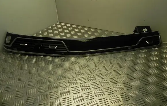 Radio/GPS head unit trim
