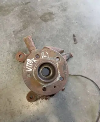 Front wheel hub spindle knuckle