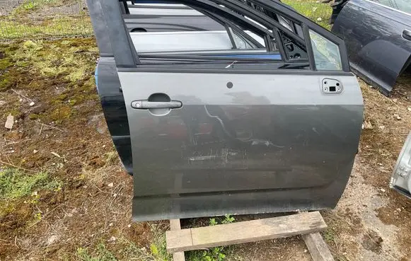 Toyota Corolla Verso AR10 Front door