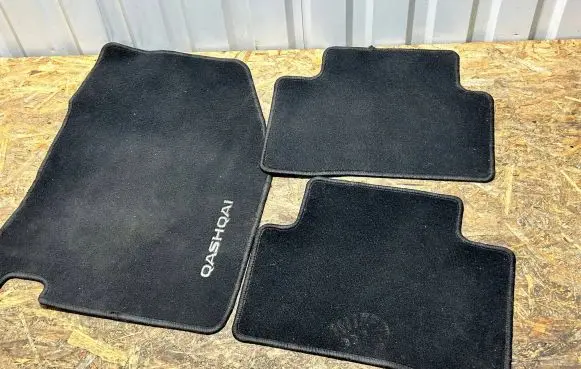 Nissan Qashqai Car floor mat set 13604