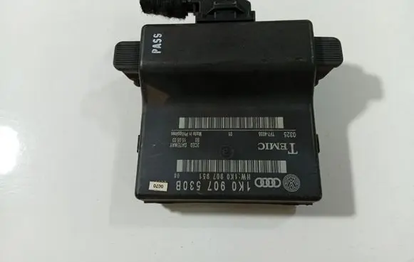 Audi A3 S3 8P Door control unit/module 1K0907530B