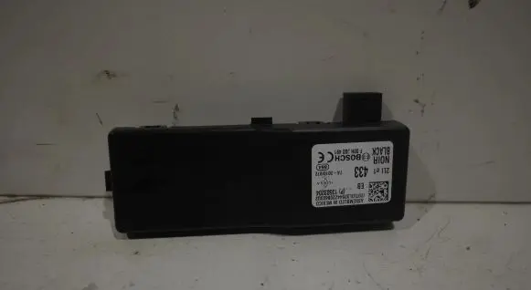 Opel Insignia A Door central lock control unit/module 13503204