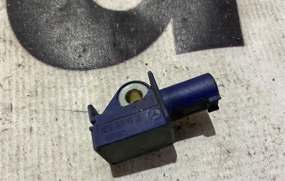 Mercedes-Benz C W204 Airbag deployment crash/impact sensor a2128204926 2128204926