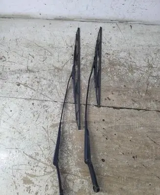 Audi A4 S4 B5 8D Front wiper blade arm